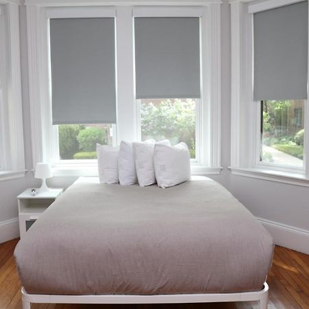A Stylish Stay W/ A Queen Bed, Heated Floors.. #18 Brookline Bagian luar foto
