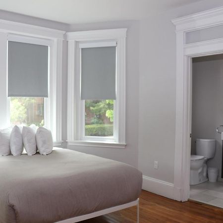 A Stylish Stay W/ A Queen Bed, Heated Floors.. #18 Brookline Bagian luar foto