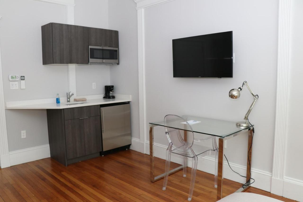 A Stylish Stay W/ A Queen Bed, Heated Floors.. #18 Brookline Bagian luar foto