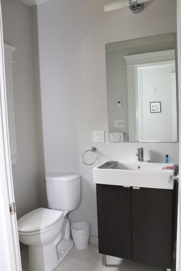 A Stylish Stay W/ A Queen Bed, Heated Floors.. #18 Brookline Bagian luar foto