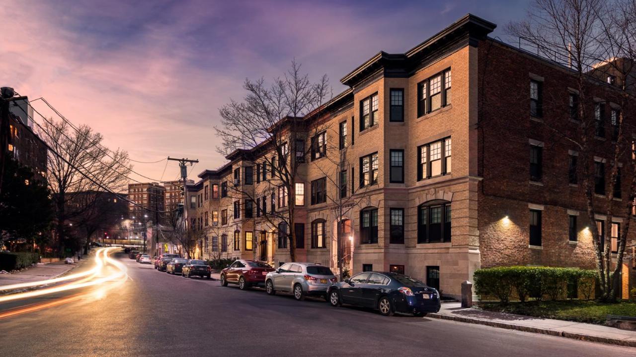 A Stylish Stay W/ A Queen Bed, Heated Floors.. #18 Brookline Bagian luar foto