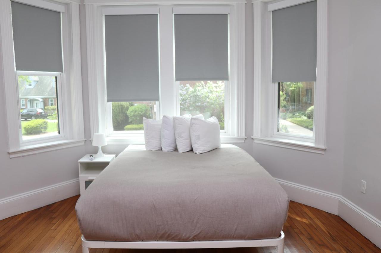 A Stylish Stay W/ A Queen Bed, Heated Floors.. #18 Brookline Bagian luar foto