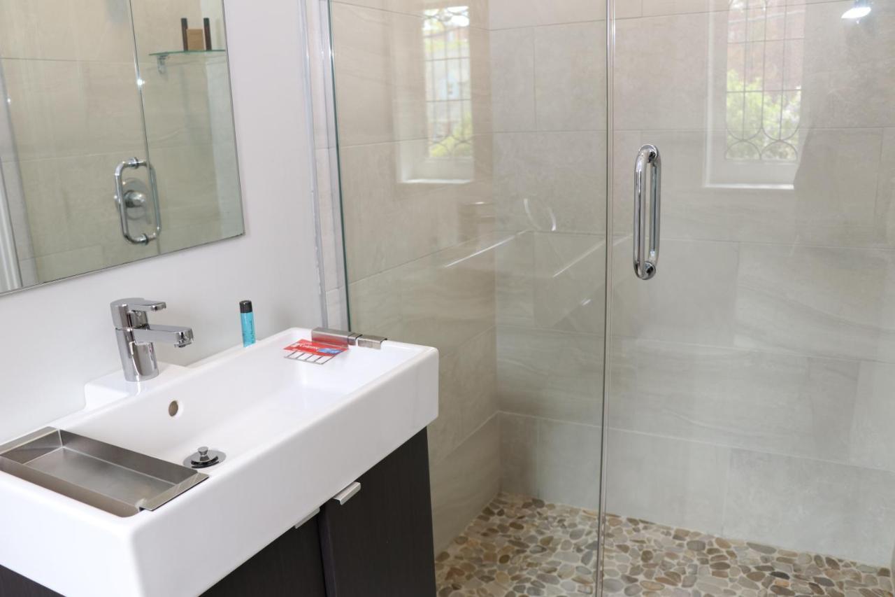 A Stylish Stay W/ A Queen Bed, Heated Floors.. #18 Brookline Bagian luar foto