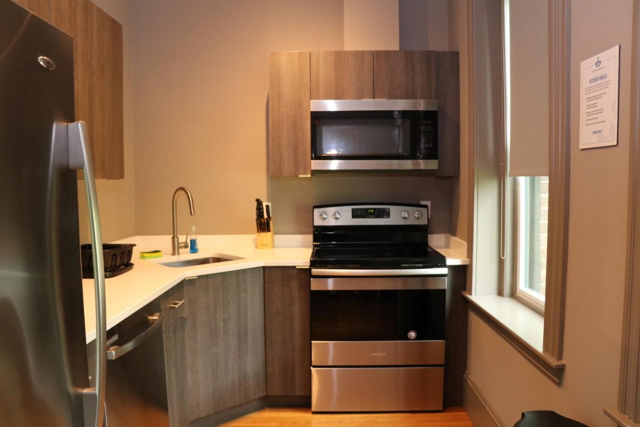 A Stylish Stay W/ A Queen Bed, Heated Floors.. #18 Brookline Bagian luar foto