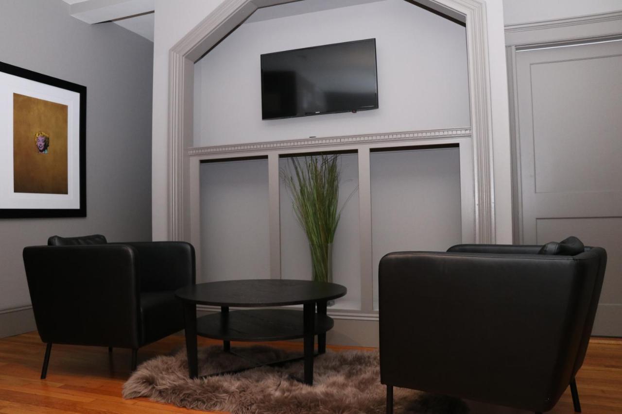 A Stylish Stay W/ A Queen Bed, Heated Floors.. #18 Brookline Bagian luar foto